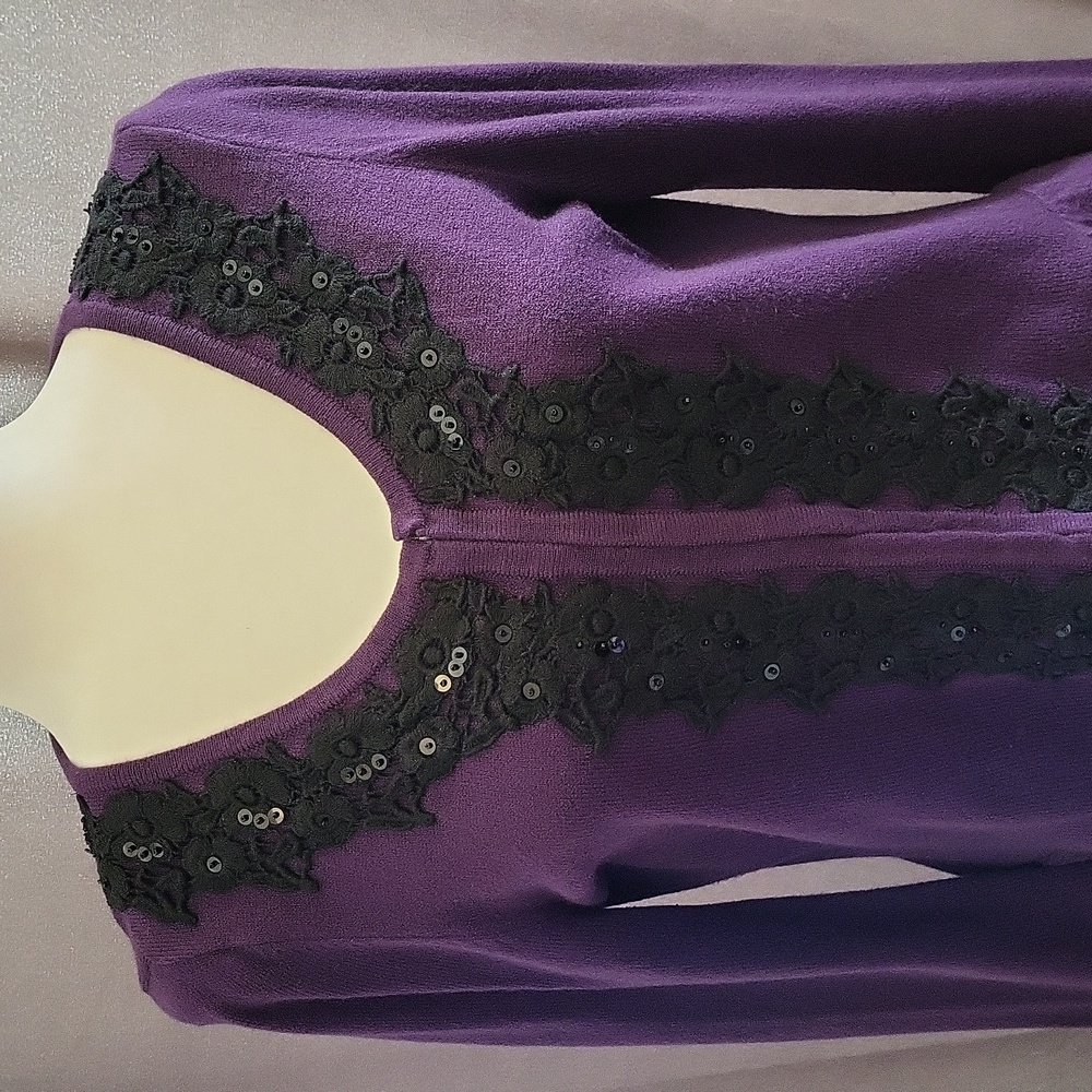 Cardigan with appliqué